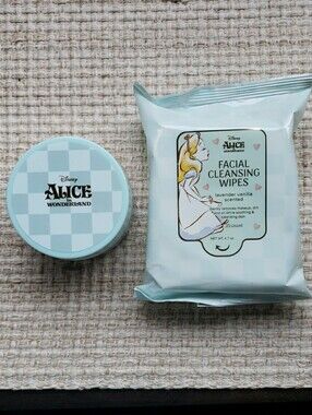 Disney Alice in Wonderland Body Scrub & Facial Cleansing Wipes